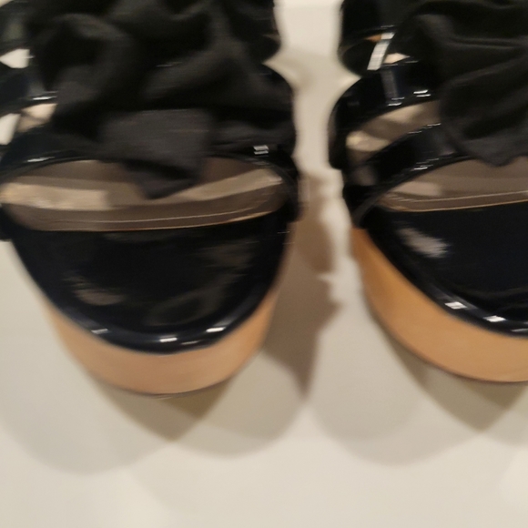 Fergie Strappy Ruffle block heels Size 6 EUC - Picture 3 of 8